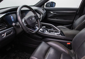 Подержанный автомобиль Geely Tugella 2023 года (10 фото)
