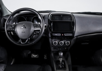Подержанный автомобиль Mitsubishi ASX 2018 года (12 фото)