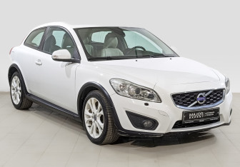 Подержанный автомобиль Volvo C30 2011 года (3 фото)