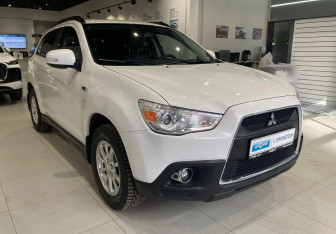 Подержанный автомобиль Mitsubishi ASX 2011 года (3 фото)