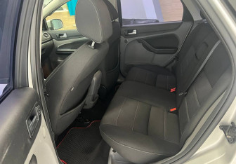 Подержанный автомобиль Ford Focus Hatchback 2010 года (15 фото)