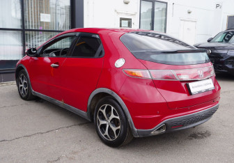 Подержанный автомобиль Honda Civic Hatchback 2008 года (7 фото)