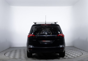 Подержанный автомобиль Opel Zafira Compactvan 2013 года (6 фото)