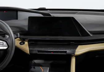 Подержанный автомобиль Changan UNI-V 2023 года (13 фото)