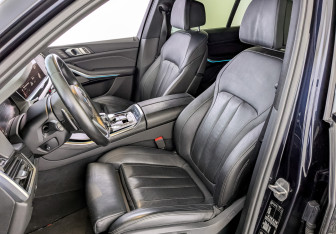 Подержанный автомобиль BMW X5 2018 года (21 фото)