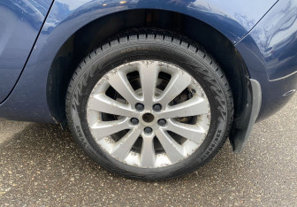 Подержанный автомобиль Opel Astra Hatchback 2010 года (11 фото)