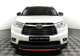 Подержанный автомобиль Toyota Highlander 2014 года (2 фото)