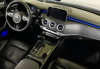 Подержанный автомобиль Kia Stinger 2018 года (9 фото)