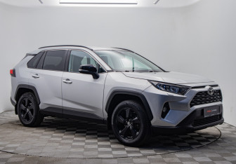 Подержанный автомобиль Toyota RAV4 2021 года (7 фото)