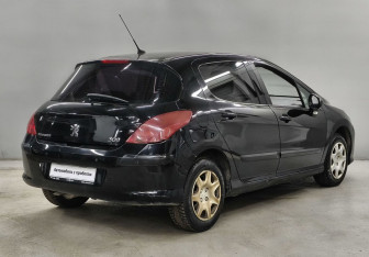 Подержанный автомобиль Peugeot 308 Hatchback 2010 года (5 фото)