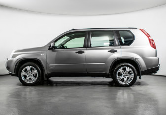 Подержанный автомобиль Nissan X-Trail 2008 года (8 фото)