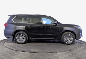 Подержанный автомобиль Lexus LX 2018 года (4 фото)