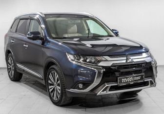 Подержанный автомобиль Mitsubishi Outlander 2020 года (3 фото)