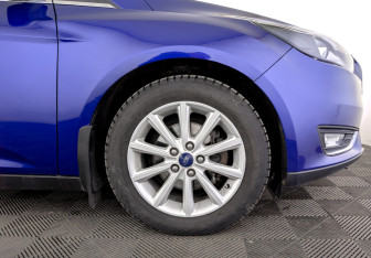 Подержанный автомобиль Ford Focus Hatchback 2016 года (18 фото)