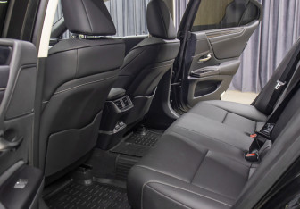 Подержанный автомобиль Lexus ES 2021 года (12 фото)