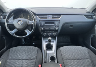 Подержанный автомобиль Skoda Octavia Liftback 2013 года (12 фото)