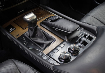 Подержанный автомобиль Lexus LX 2016 года (18 фото)