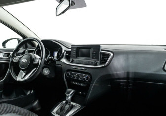 Подержанный автомобиль Kia Ceed Hatchback 2021 года (11 фото)