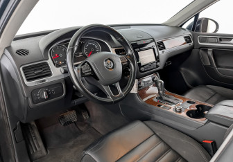 Подержанный автомобиль Volkswagen Touareg 2011 года (16 фото)
