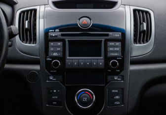 Подержанный автомобиль Kia Cerato Coupe 2012 года (14 фото)