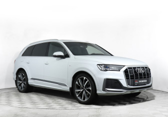 Подержанный автомобиль Audi Q7 2021 года (3 фото)
