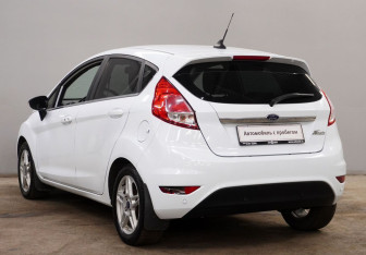 Подержанный автомобиль Ford Fiesta Hatchback 2018 года (6 фото)