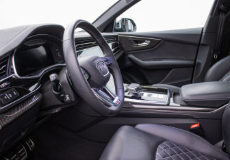 Подержанный автомобиль Audi SQ8 2023 года (10 фото)