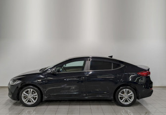 Подержанный автомобиль Hyundai Elantra Sedan 2017 года (8 фото)
