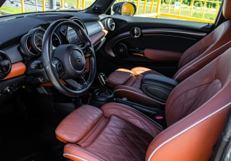 Подержанный автомобиль MINI Hatch 2021 года (12 фото)
