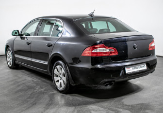 Подержанный автомобиль Skoda Superb Liftback 2009 года (7 фото)
