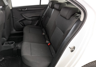 Подержанный автомобиль Skoda Rapid Liftback 2019 года (12 фото)