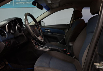 Подержанный автомобиль Chevrolet Cruze Sedan 2013 года (10 фото)