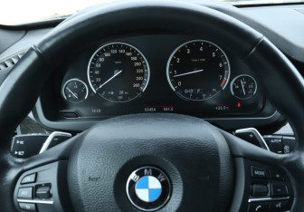 Подержанный автомобиль BMW X5 2013 года (11 фото)
