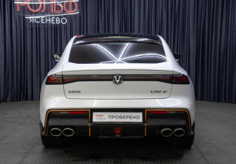 Подержанный автомобиль Changan UNI-V 2023 года (6 фото)