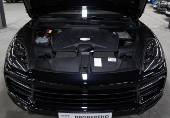 Подержанный автомобиль Porsche Cayenne 2018 года (9 фото)