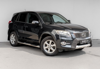 Подержанный автомобиль Toyota RAV4 2011 года (3 фото)
