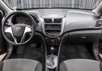 Подержанный автомобиль Hyundai Solaris Sedan 2011 года (12 фото)