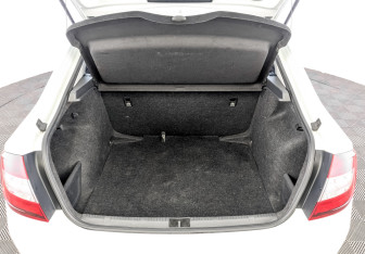 Подержанный автомобиль Skoda Rapid Liftback 2017 года (10 фото)