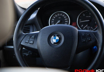 Подержанный автомобиль BMW X5 2009 года (13 фото)