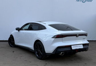 Подержанный автомобиль Changan UNI-V 2023 года (7 фото)