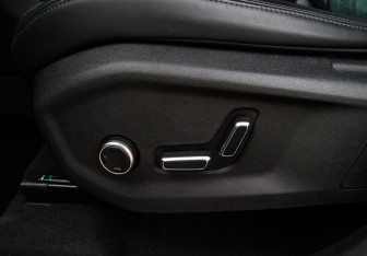 Подержанный автомобиль Geely Monjaro 2023 года (17 фото)