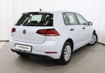 Подержанный автомобиль Volkswagen Golf Hatchback 2018 года (4 фото)