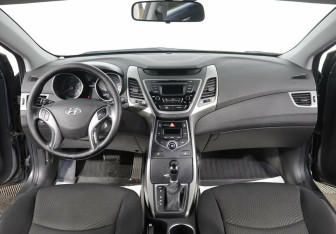 Подержанный автомобиль Hyundai Elantra Sedan 2015 года (8 фото)