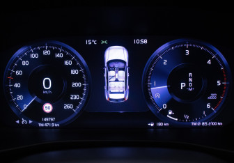 Подержанный автомобиль Volvo XC40 2018 года (12 фото)