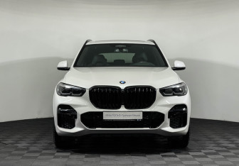 Подержанный автомобиль BMW X5 2021 года (3 фото)