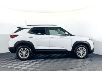 Подержанный автомобиль Chevrolet TrailBlazer 2021 года (4 фото)