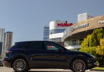 Подержанный автомобиль Porsche Cayenne 2018 года (3 фото)
