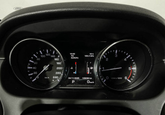 Подержанный автомобиль Land Rover Discovery Sport 2016 года (11 фото)