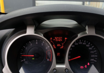 Подержанный автомобиль Nissan Juke 2013 года (16 фото)
