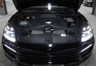 Подержанный автомобиль Porsche Cayenne 2020 года (9 фото)